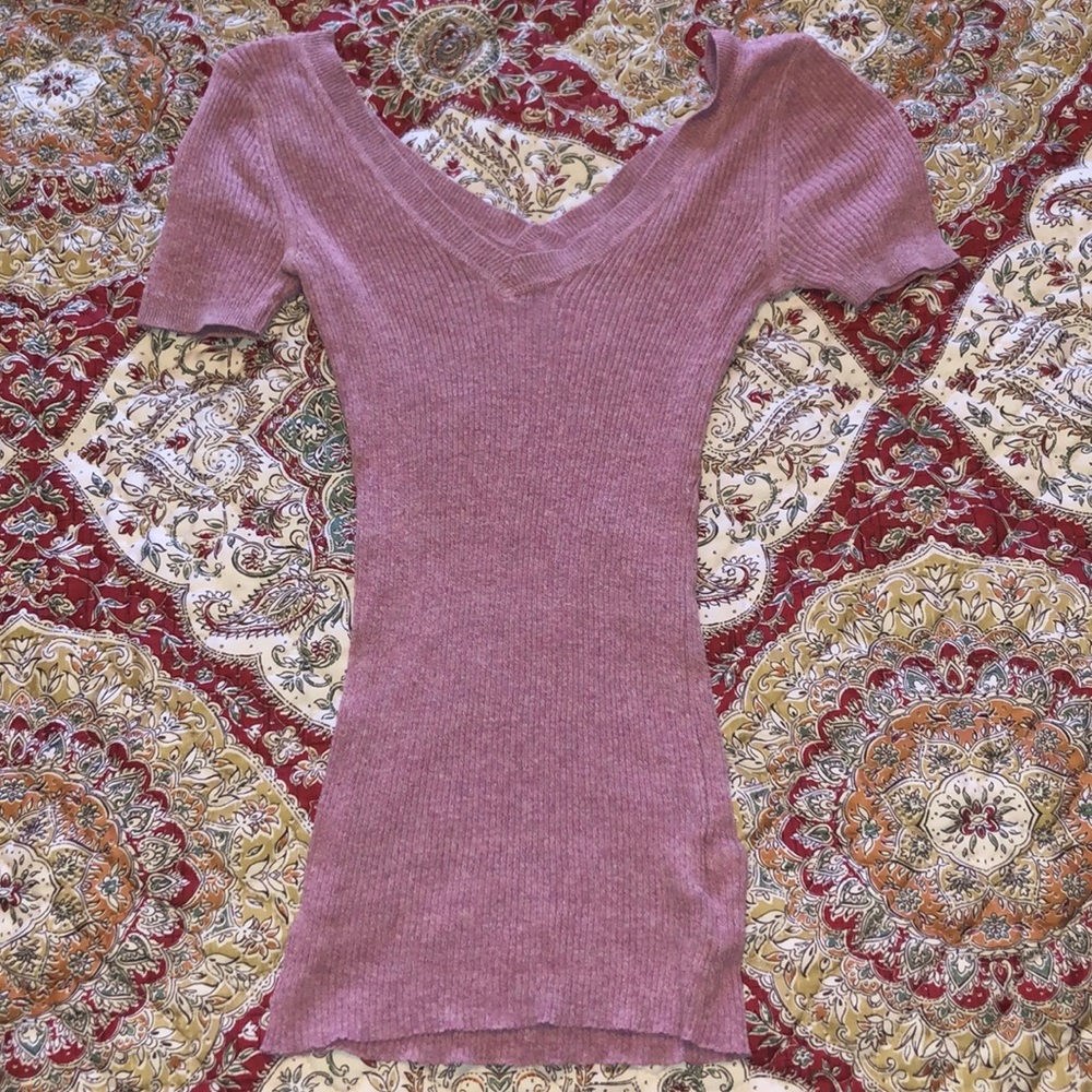 stretchy pink v neck size XS